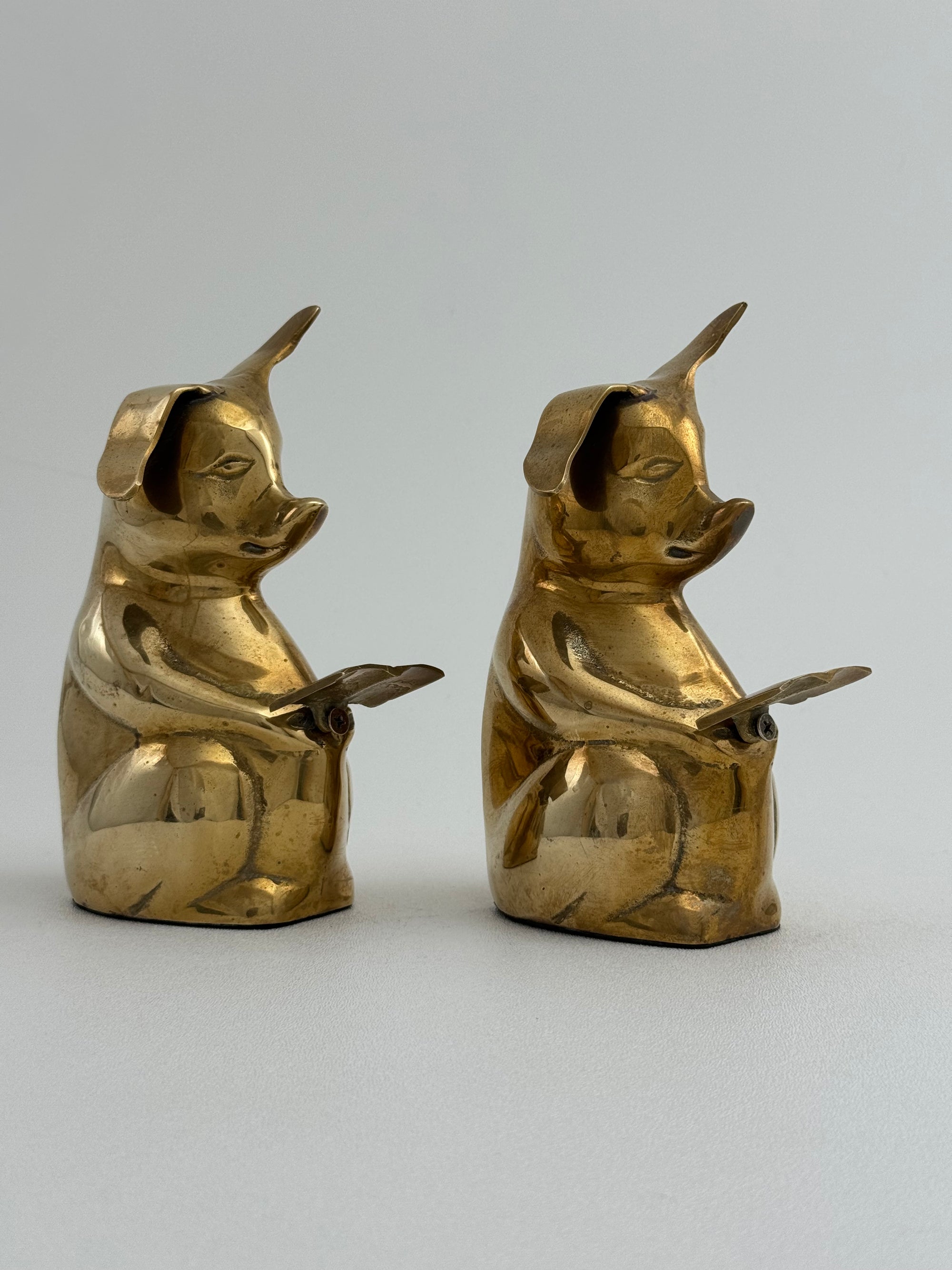 Vintage Brass Reading Pigs – Set of 2