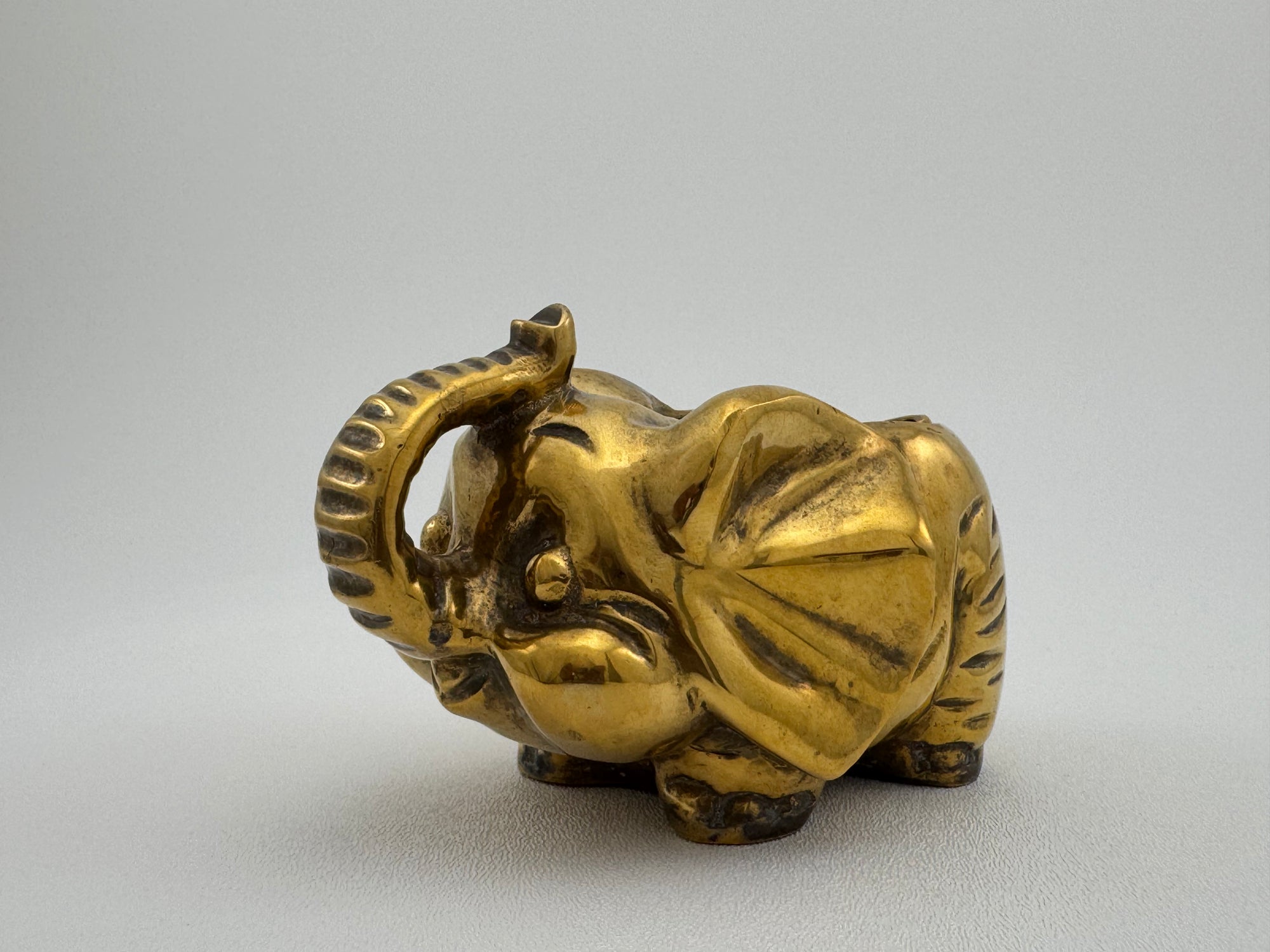 Small Vintage Brass Elephant Stash Pot / Ashtray / Trinket Holder