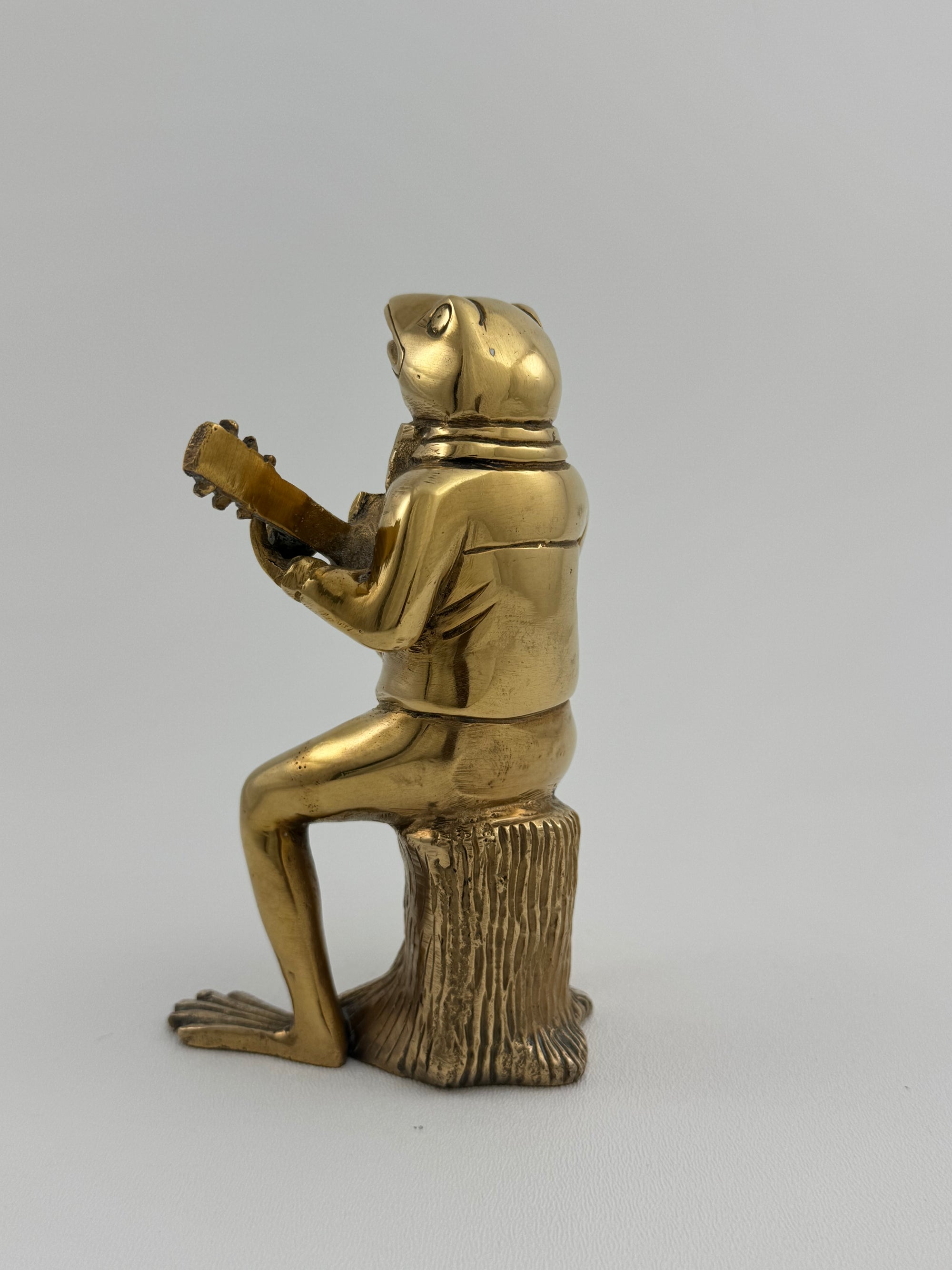 Melodic Croak: Vintage Brass Frog Guitarist on Stump Playing Guitar-Figurine