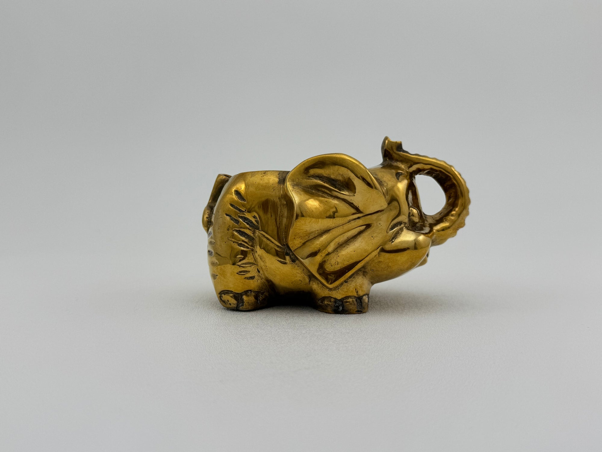 Small Vintage Brass Elephant Stash Pot / Ashtray / Trinket Holder