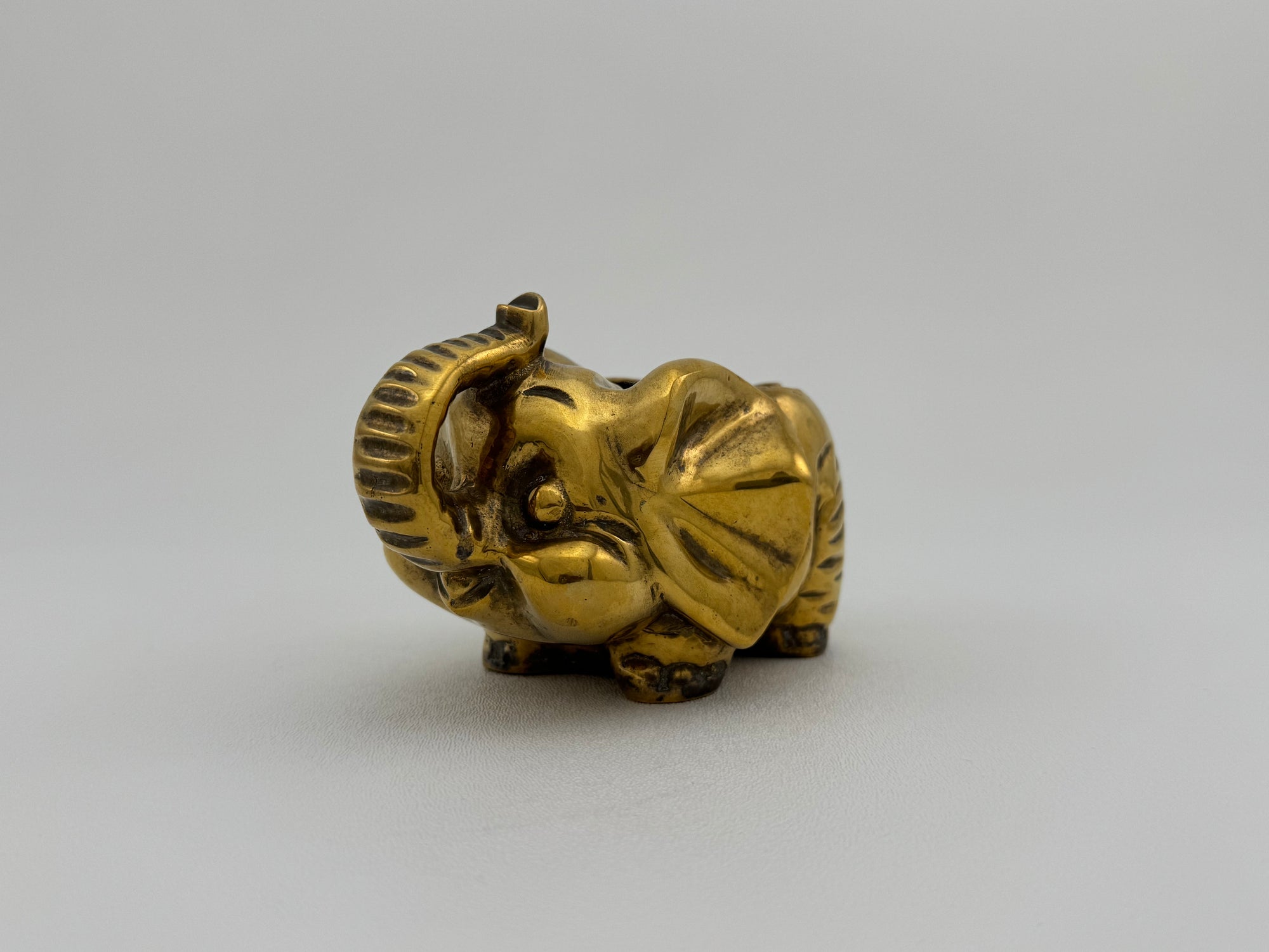 Small Vintage Brass Elephant Stash Pot / Ashtray / Trinket Holder