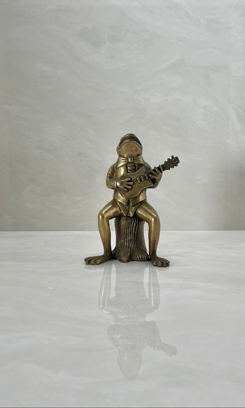 Melodic Croak: Vintage Brass Frog Guitarist on Stump Playing Guitar-Figurine