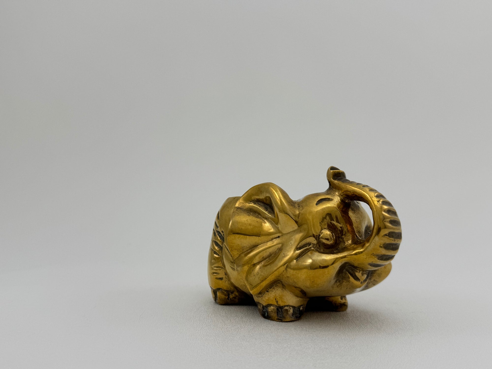 Small Vintage Brass Elephant Stash Pot / Ashtray / Trinket Holder