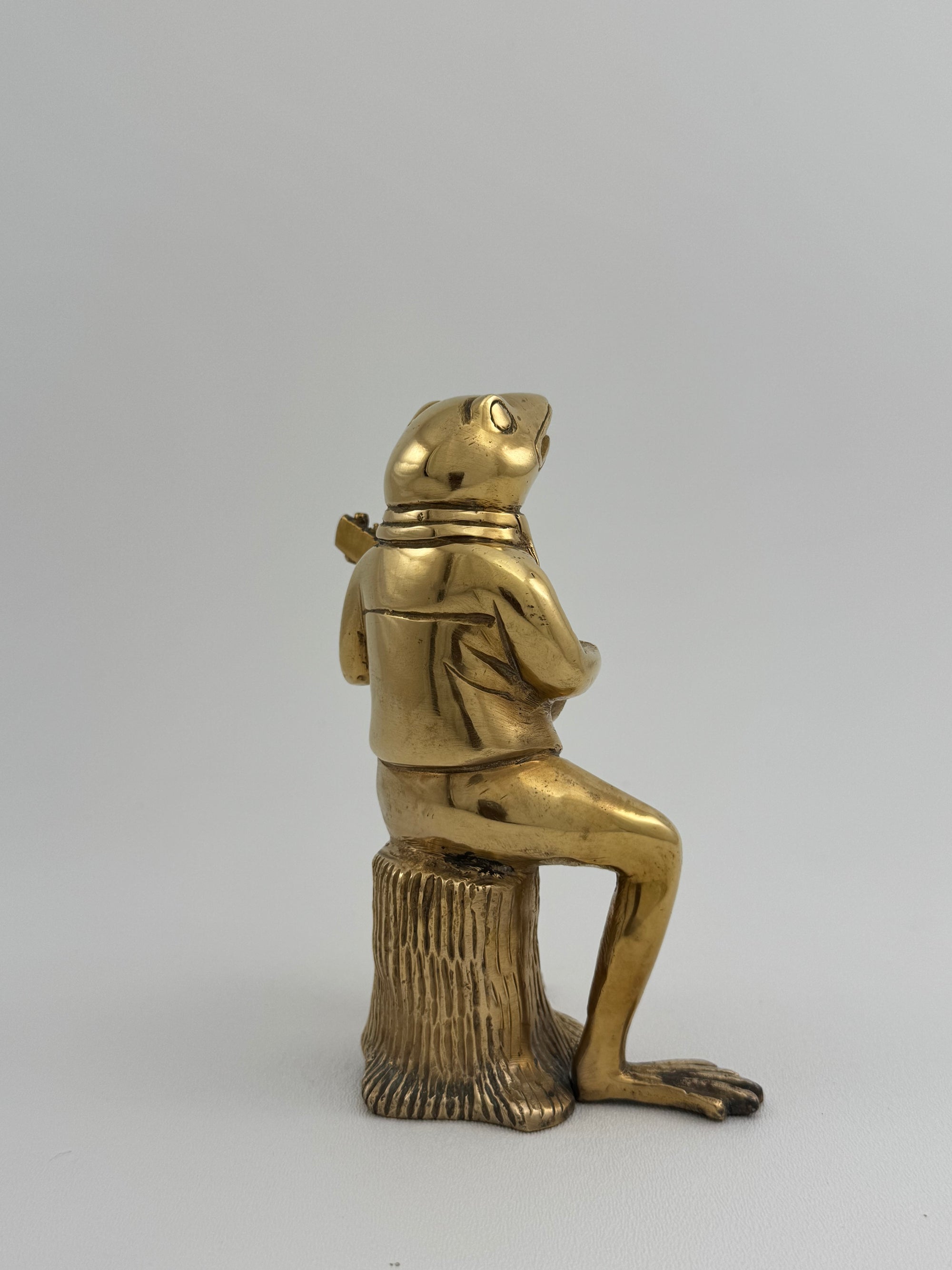 Melodic Croak: Vintage Brass Frog Guitarist on Stump Playing Guitar-Figurine