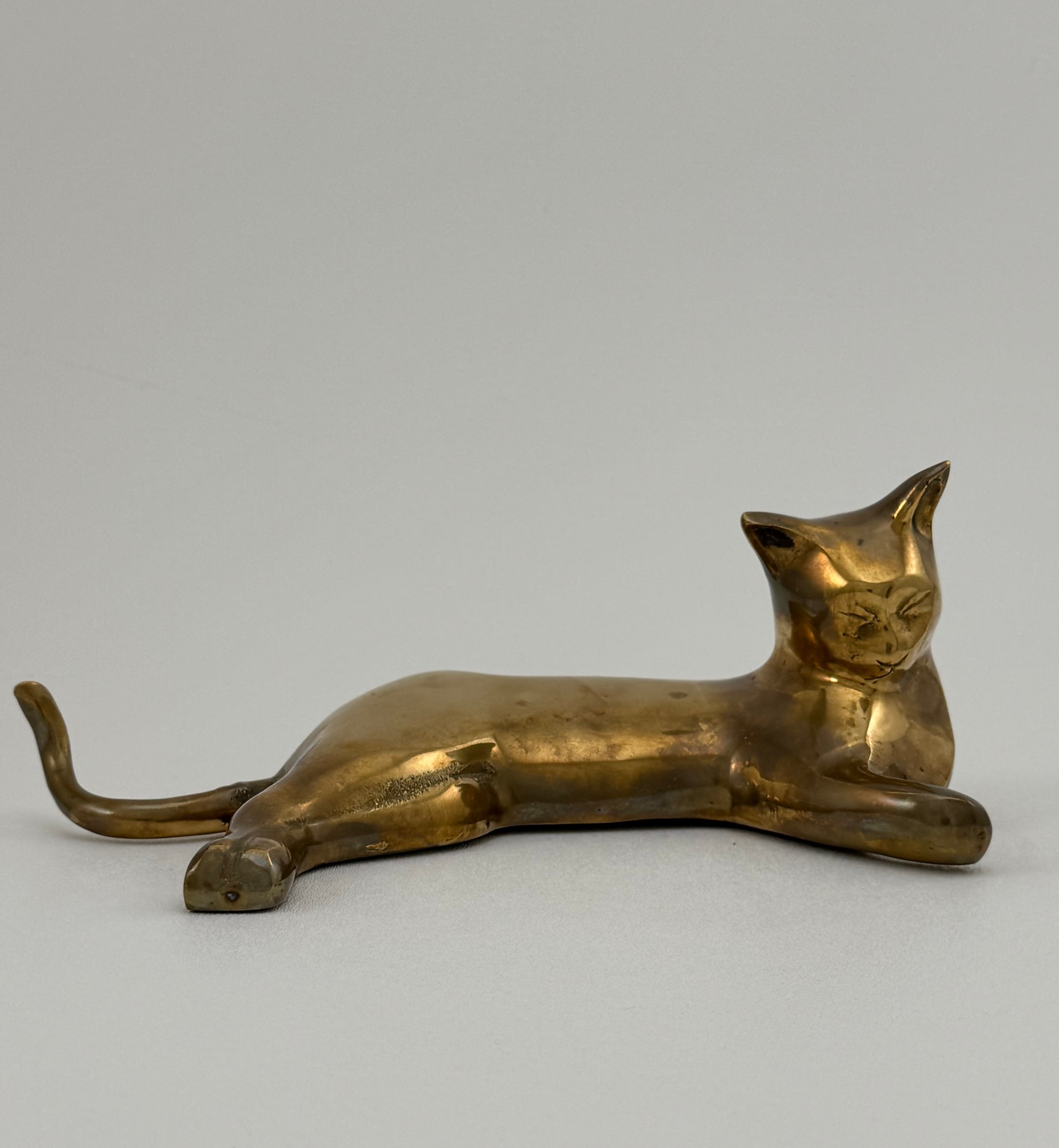 Mid-Century Modern Brass Cat Sculpture – Sleek &amp; Minimalist Design