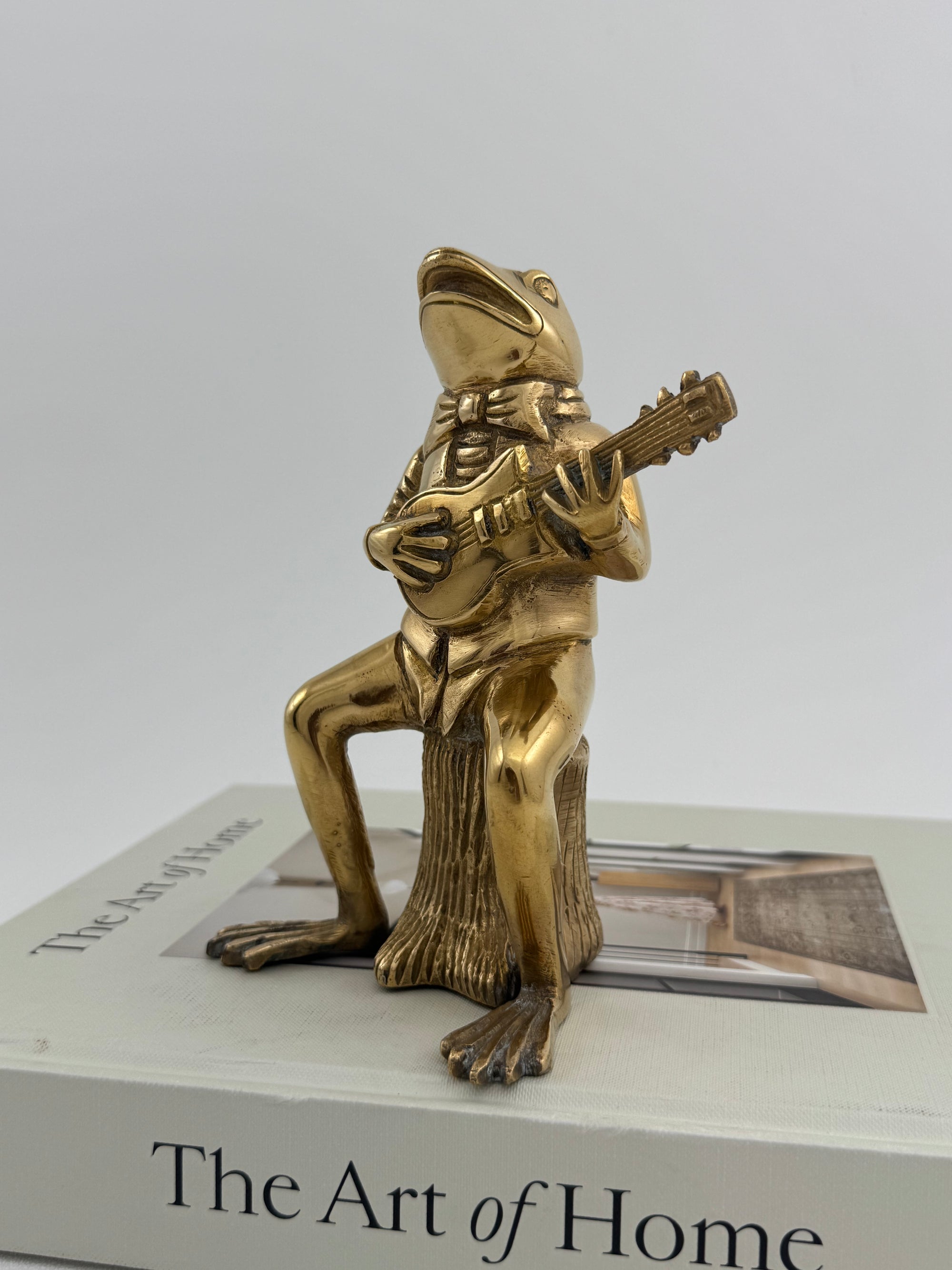 Melodic Croak: Vintage Brass Frog Guitarist on Stump Playing Guitar-Figurine