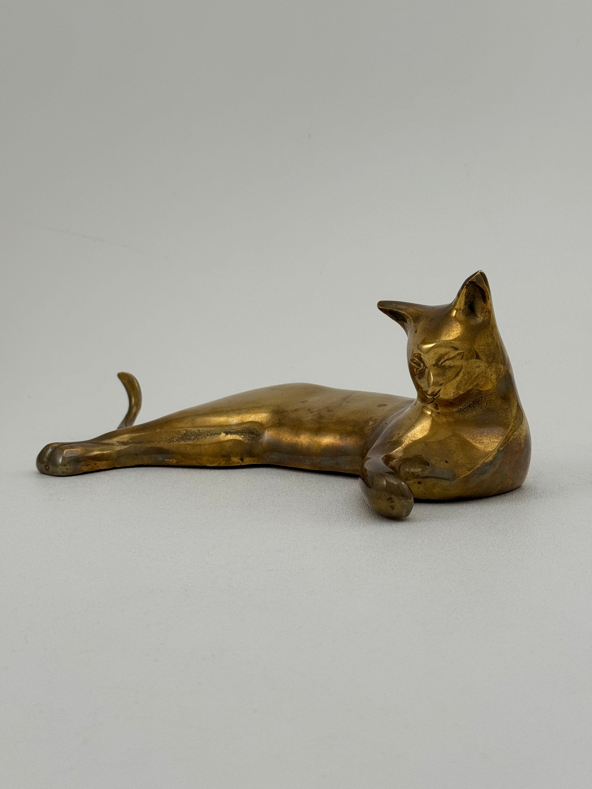 Mid-Century Modern Brass Cat Sculpture – Sleek &amp; Minimalist Design