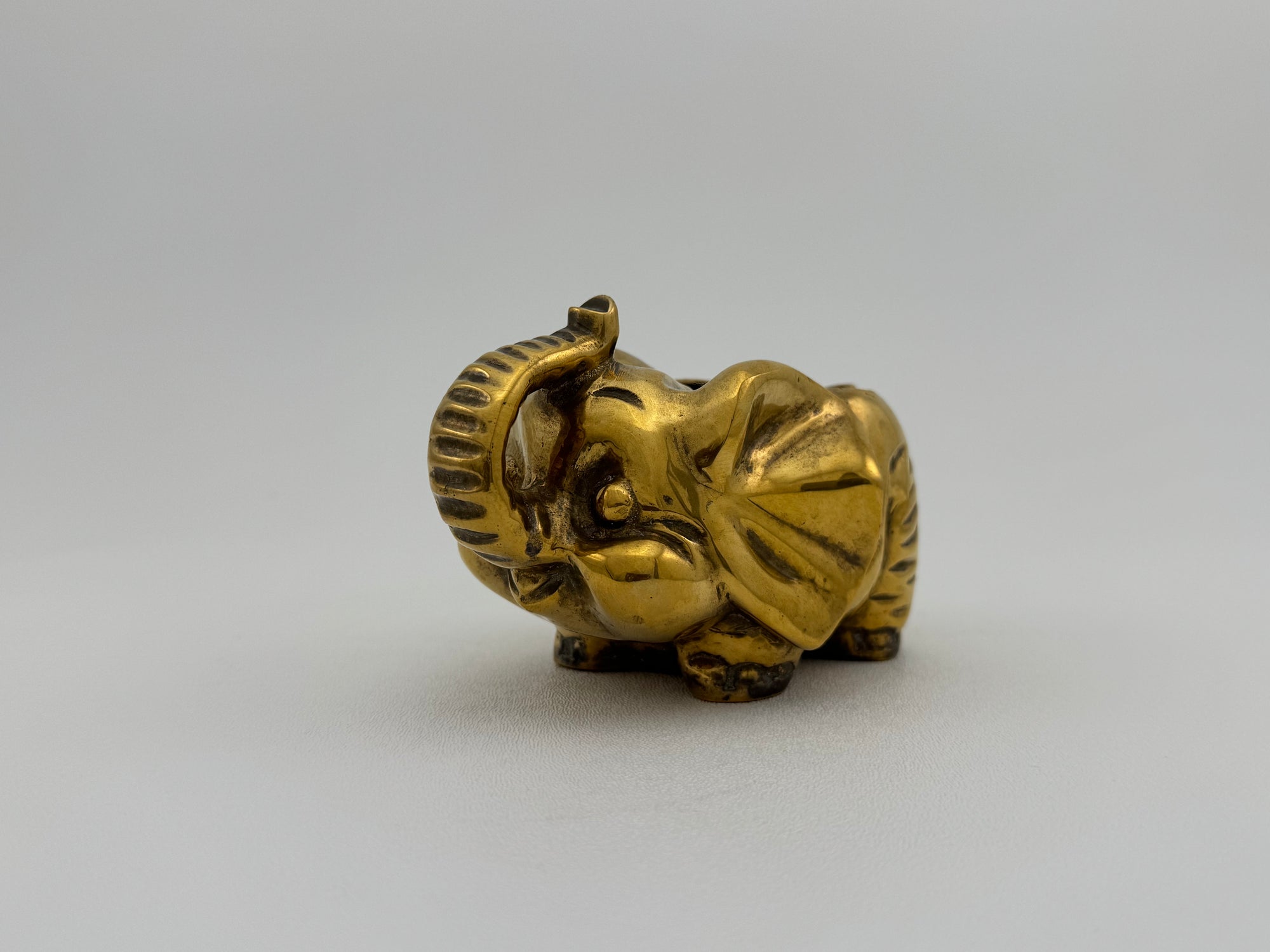 Small Vintage Brass Elephant Stash Pot / Ashtray / Trinket Holder