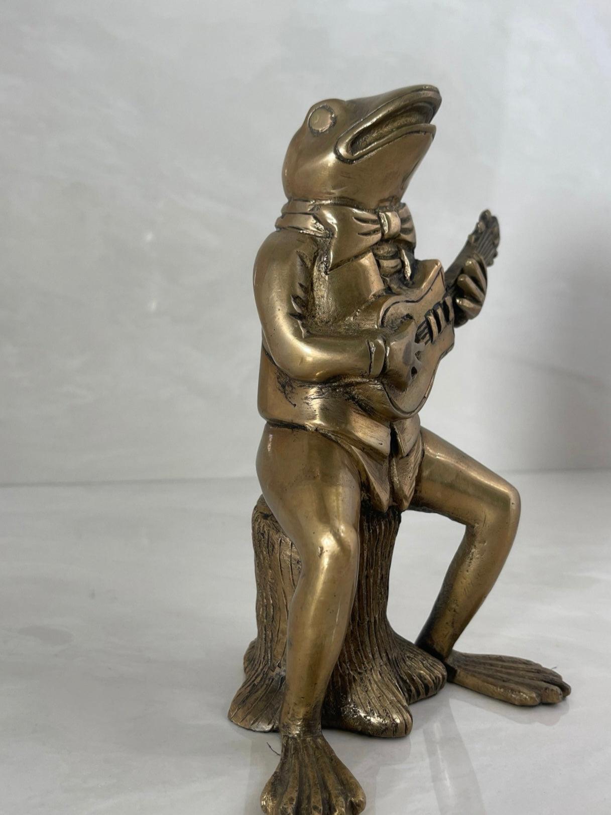 Melodic Croak: Vintage Brass Frog Guitarist on Stump Playing Guitar-Figurine