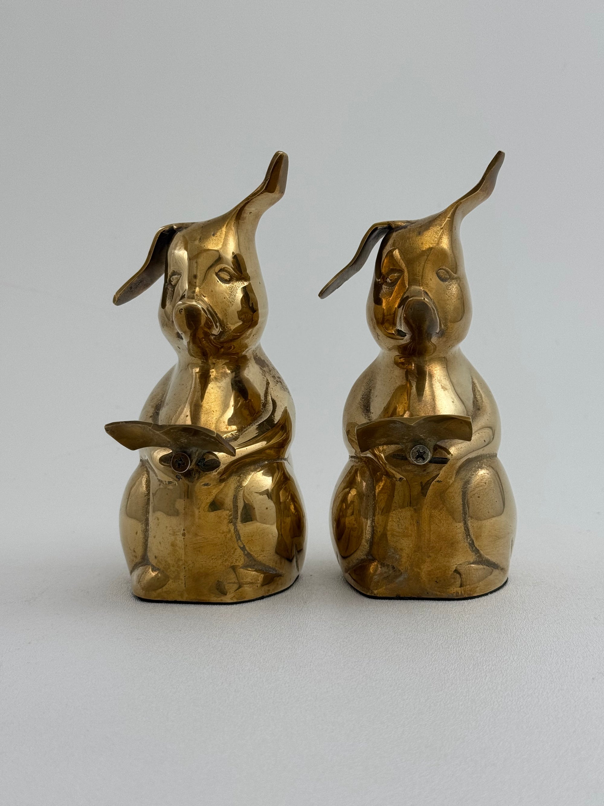 Vintage Brass Reading Pigs – Set of 2