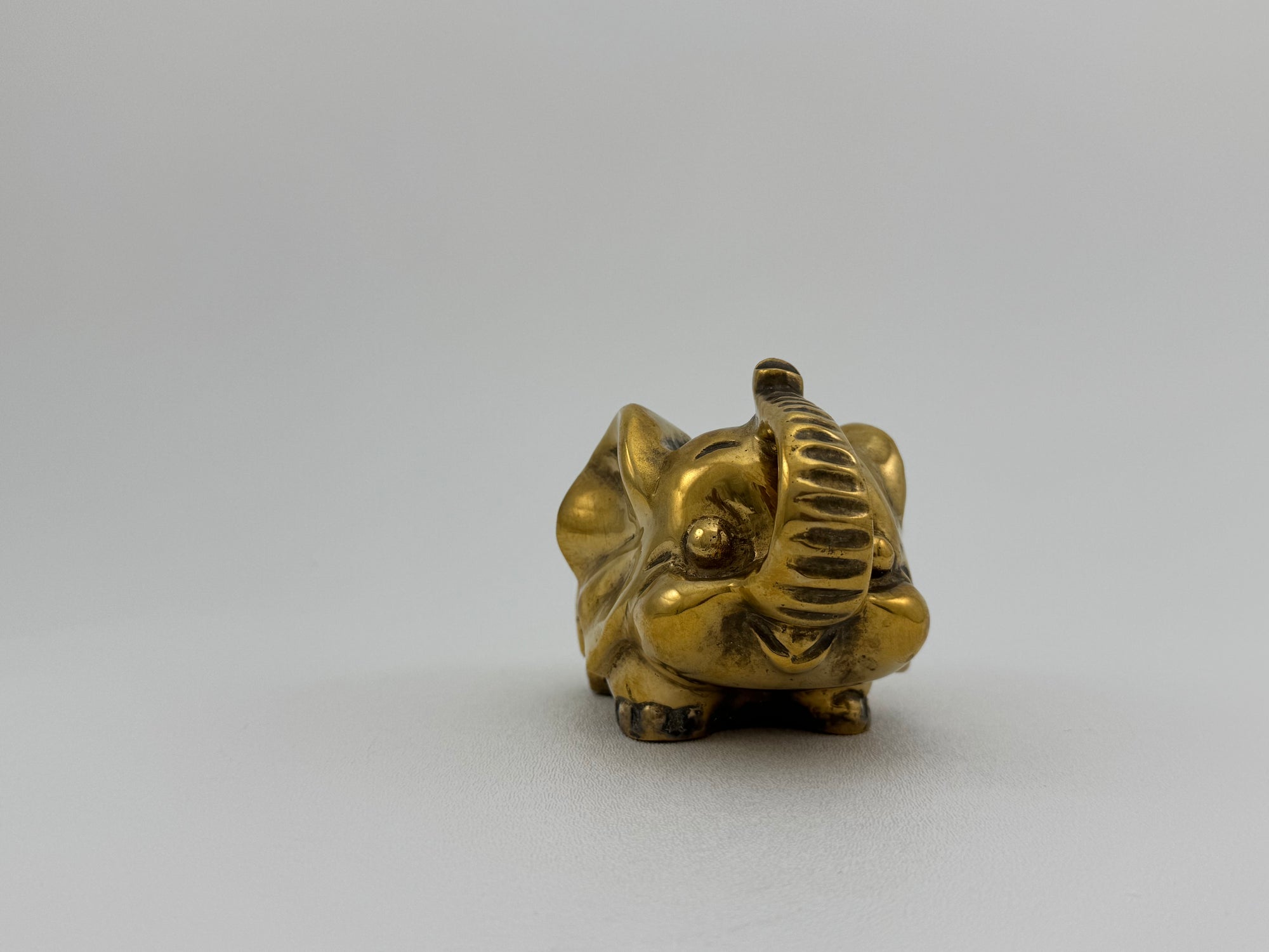 Small Vintage Brass Elephant Stash Pot / Ashtray / Trinket Holder