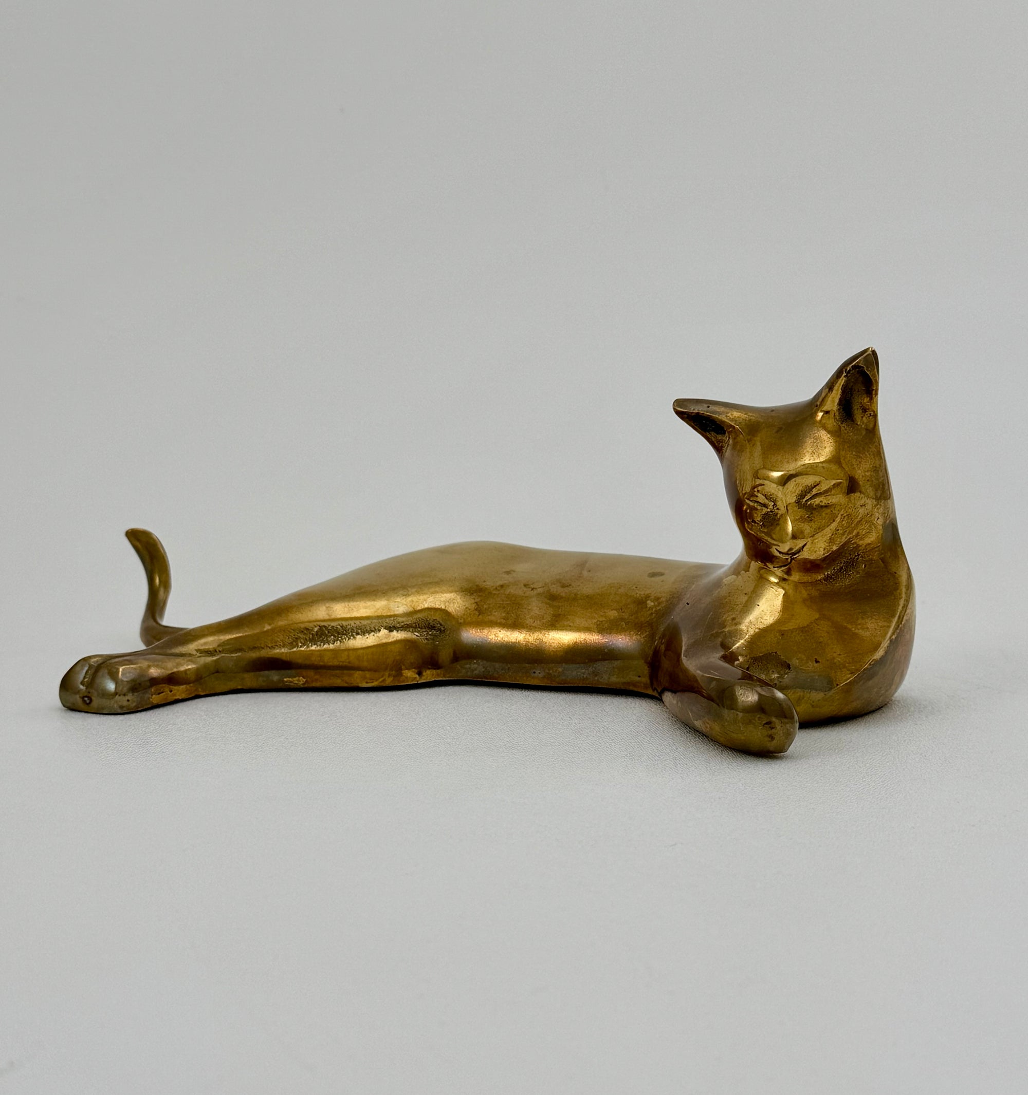 Mid-Century Modern Brass Cat Sculpture – Sleek &amp; Minimalist Design
