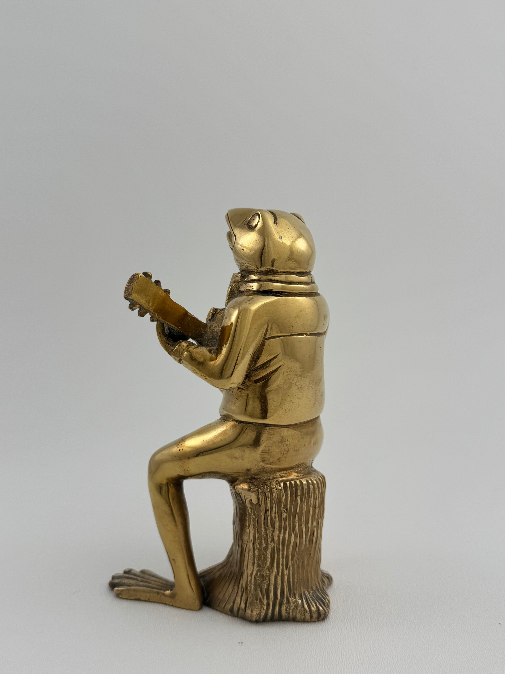 Melodic Croak: Vintage Brass Frog Guitarist on Stump Playing Guitar-Figurine