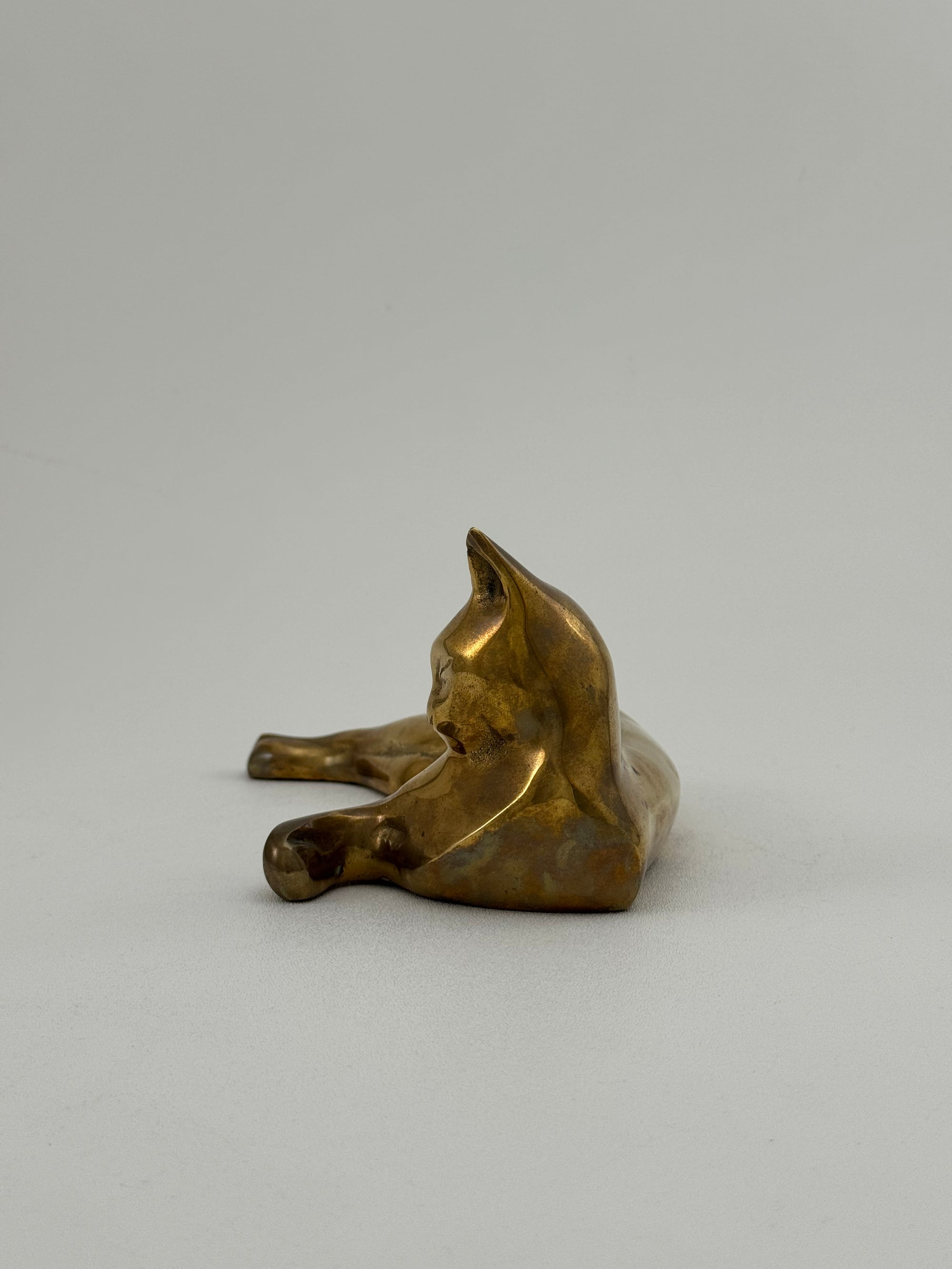 Mid-Century Modern Brass Cat Sculpture – Sleek &amp; Minimalist Design