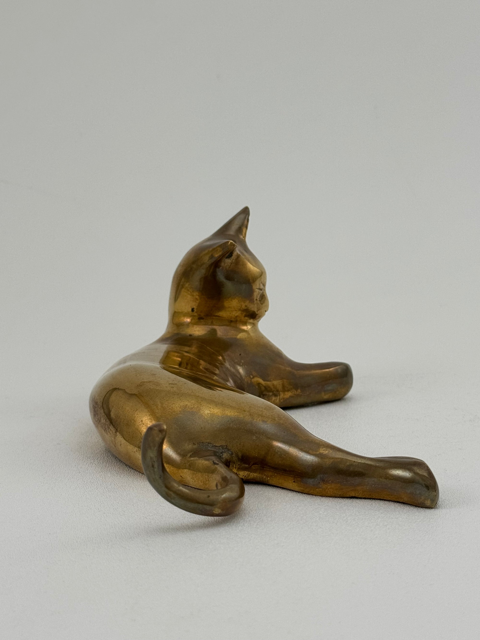 Mid-Century Modern Brass Cat Sculpture – Sleek &amp; Minimalist Design