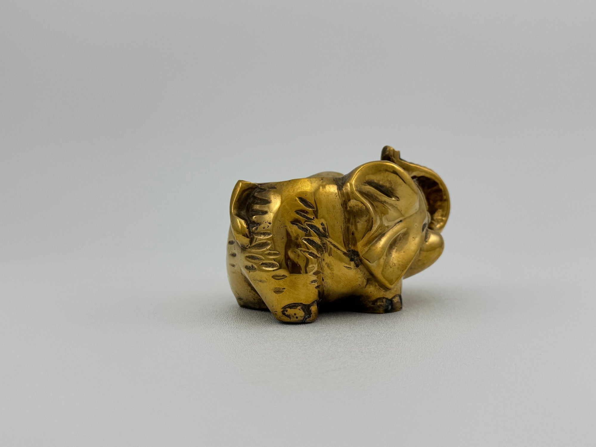 Small Vintage Brass Elephant Stash Pot / Ashtray / Trinket Holder