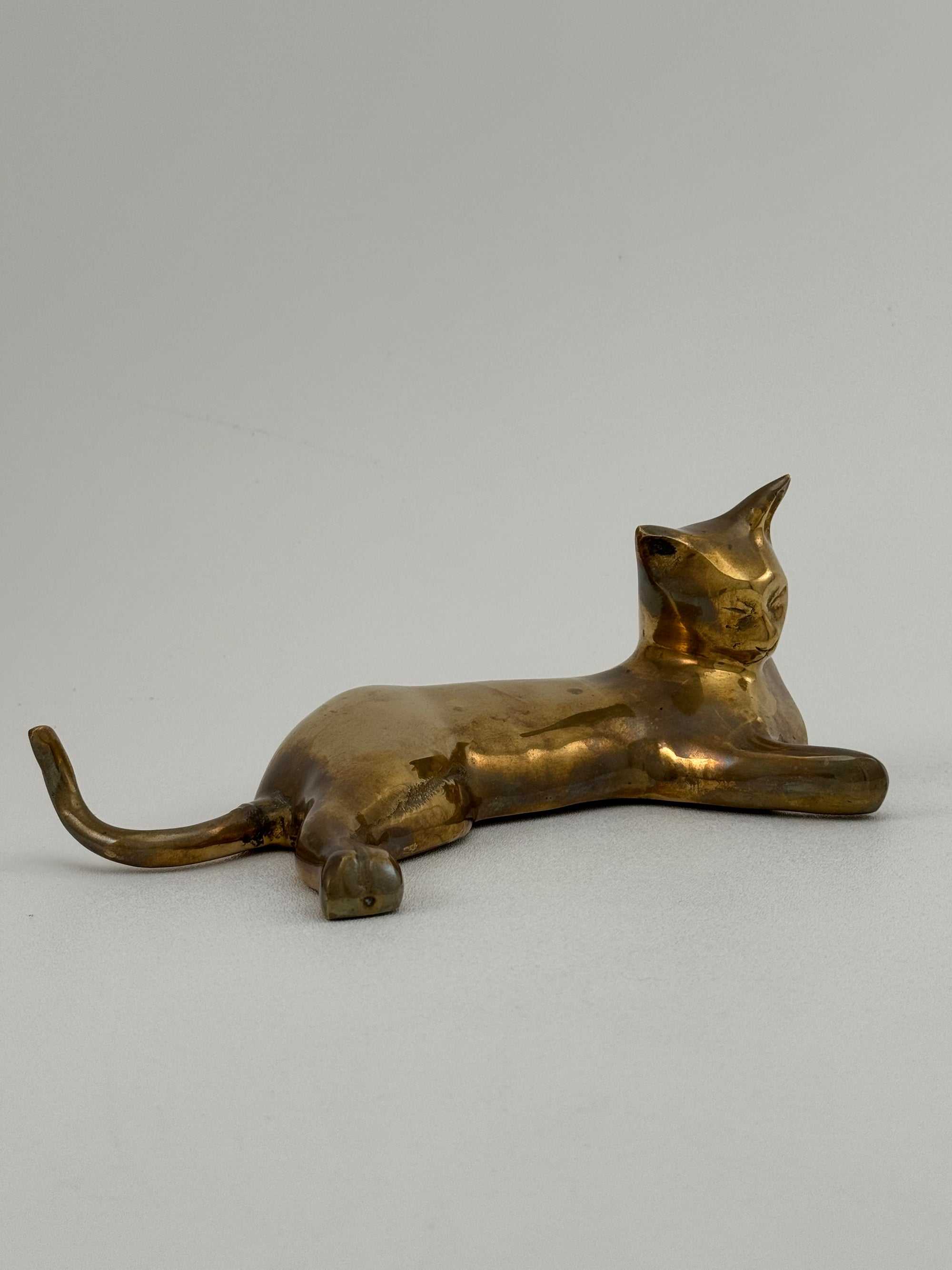 Mid-Century Modern Brass Cat Sculpture – Sleek &amp; Minimalist Design