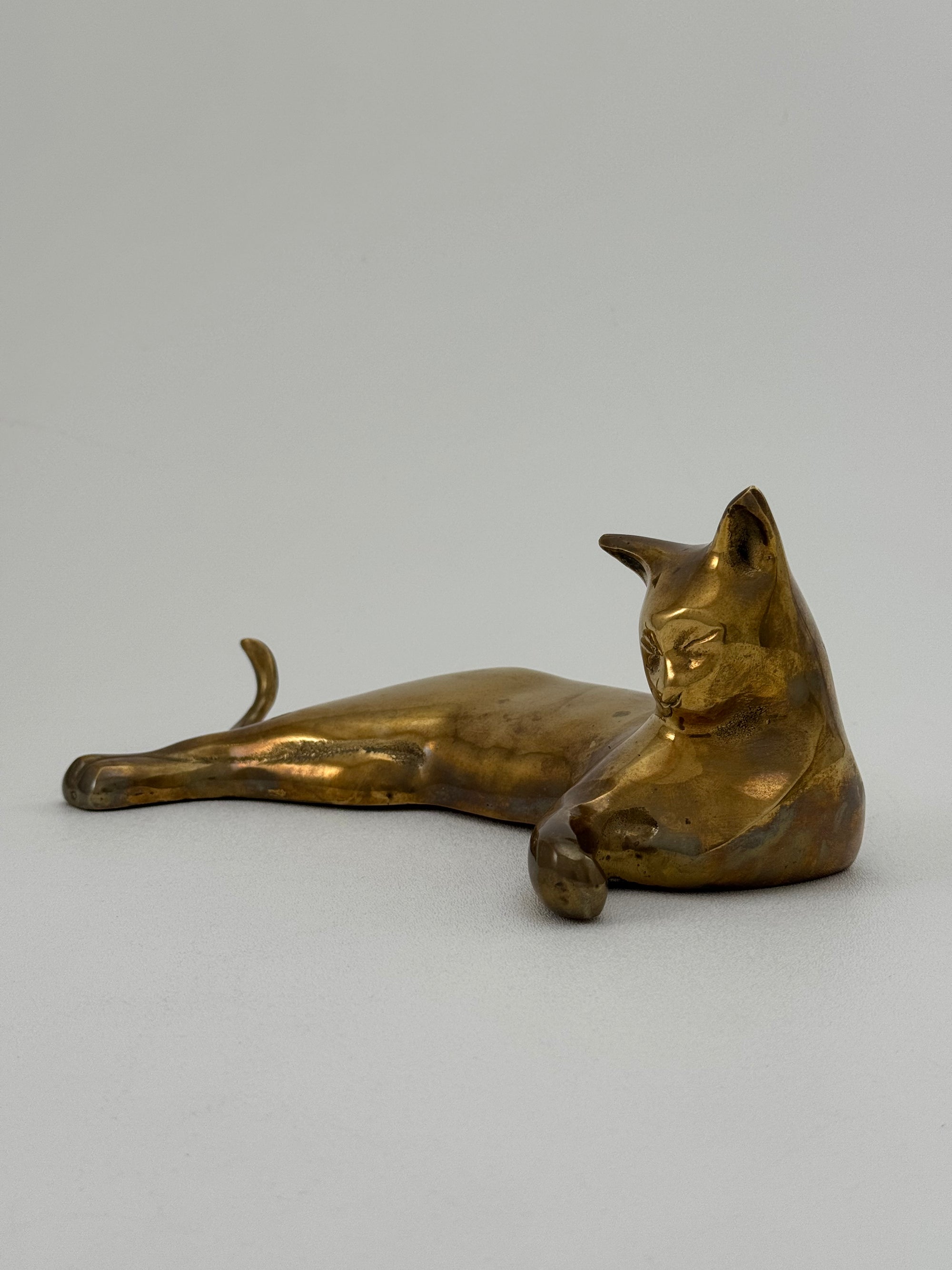Mid-Century Modern Brass Cat Sculpture – Sleek &amp; Minimalist Design